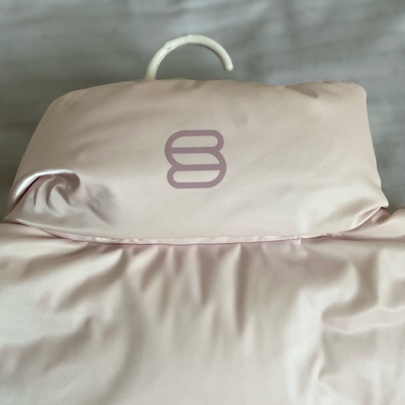 Aritzia Super Snug Super Puffer Jacket Liquid Shine in Mochi Pink Size S - Picture 3 of 15